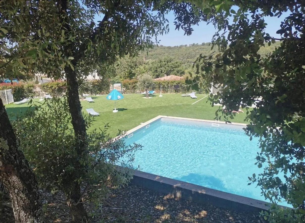 Joli Chalet Avec Grande Terrasse Et Acces Piscine Hotel Rocbaron France